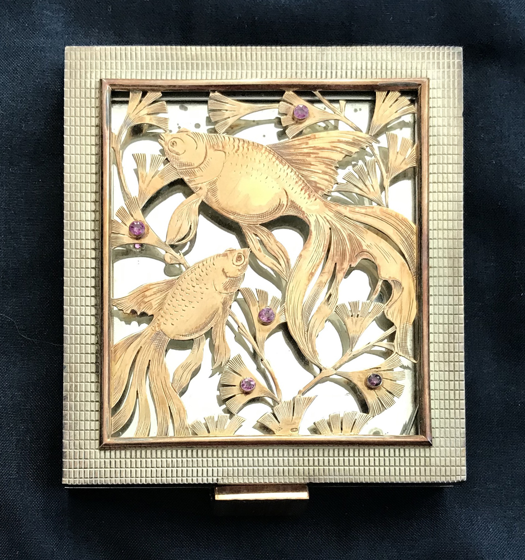 Poudrier aux poissons, vers 1925.